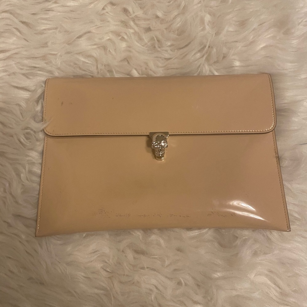 💎 CLOSET CLEAR OUT THIS WEEKEND! ALEXANDER MCQUEEN ENVELOPE CLUTCH! - Picture 2 of 5